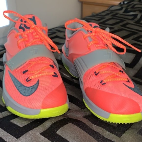 Kevin Durant Shoes - Picture 1 of 3